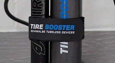 Schwalbe Tire Booster mit Mounting Strap