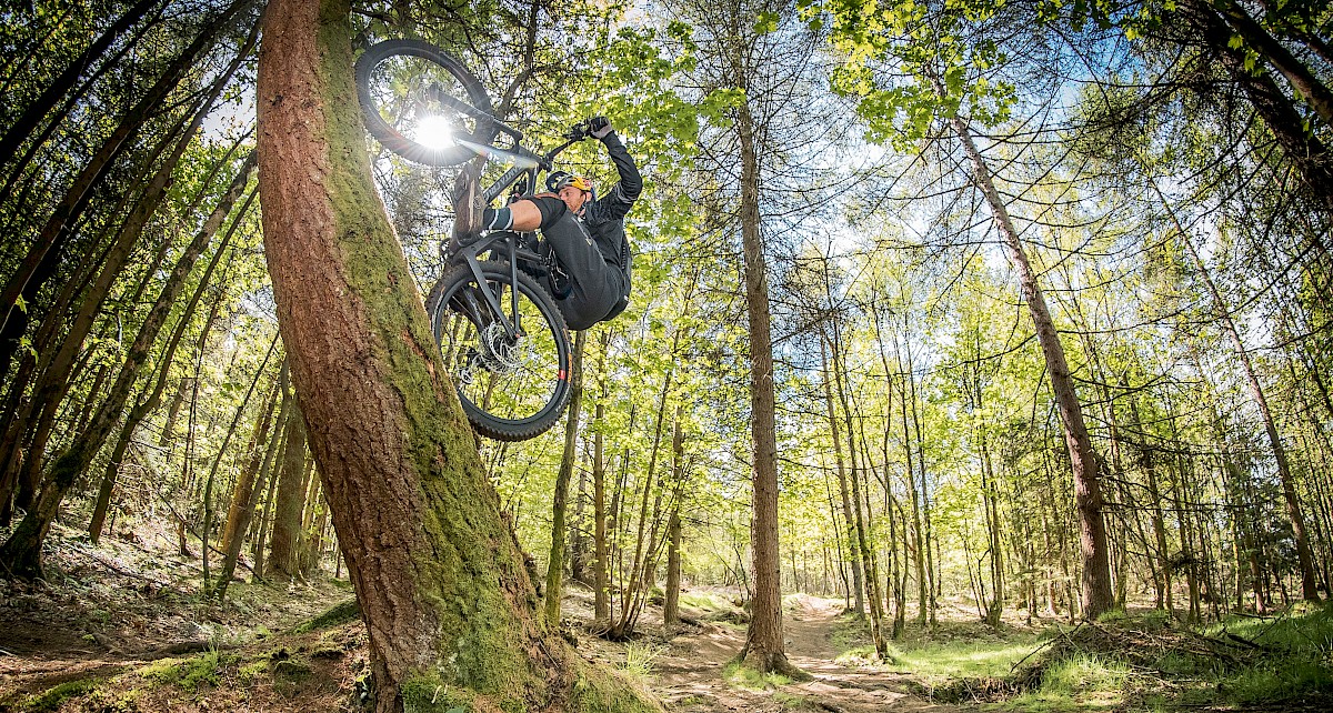 MTB Rider Danny MacAskill entscheidet sich für Enduras