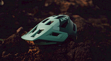DEIN FLOW. DEINE PASSFORM. ALLE AUGEN AUF DIE iXS FLOW 1.0 HELM-RANGE